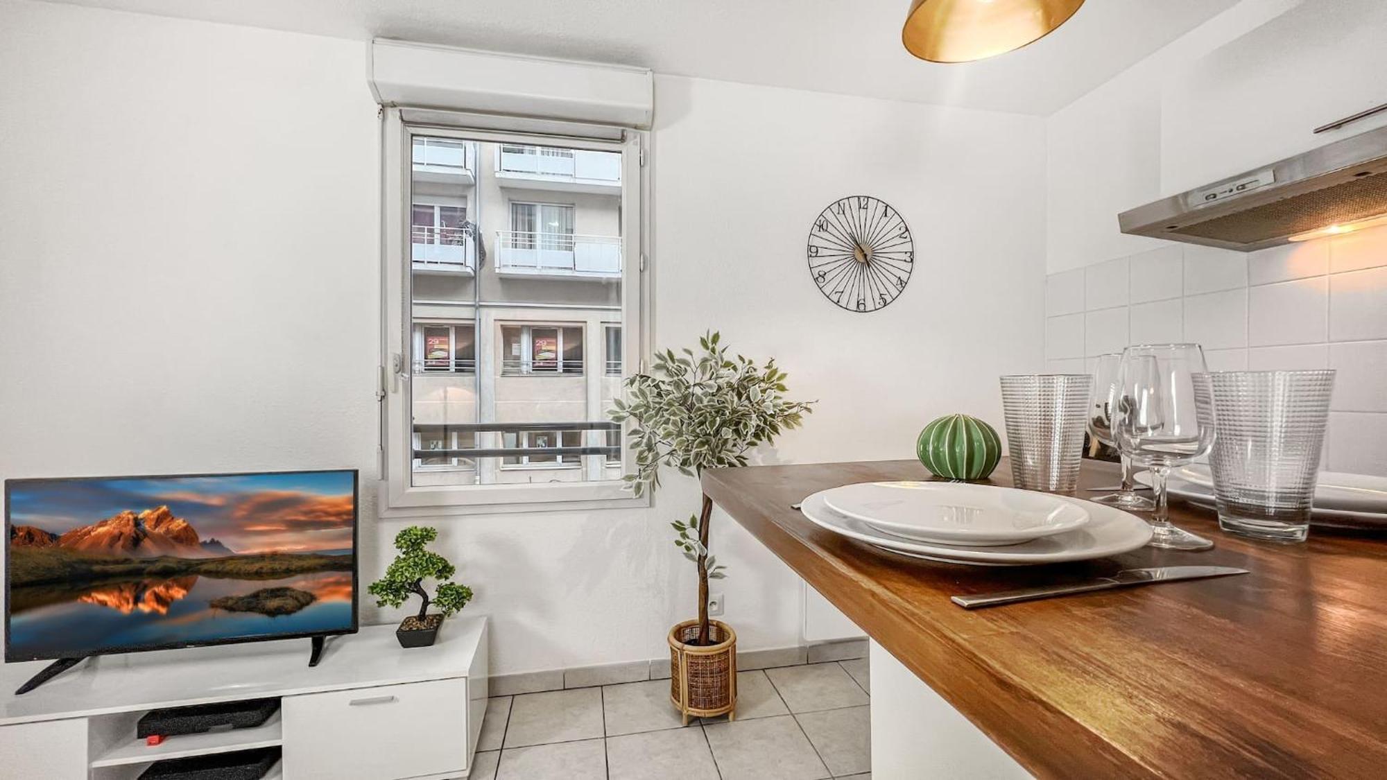 Homey Wild - Proche Gare Et Tram - Proche Centre - Balcon Prive - Parking Prive - Wifi Gratuit Annemasse Exterior foto